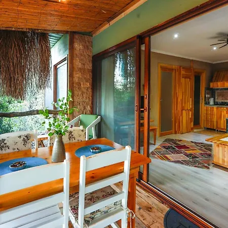 Sleeps 2 Pool Air Con Wifi * Kuyucak