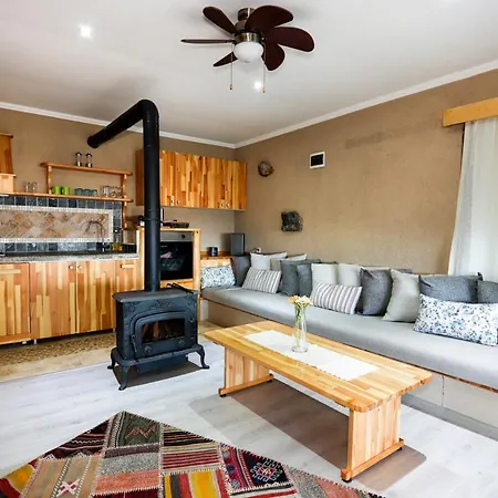 Sleeps 2 Pool Air Con Wifi * Kuyucak